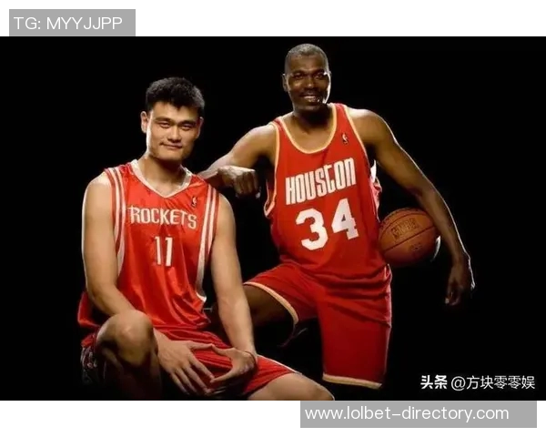 姚明在关键时刻展现超凡球技成功救球引发全场热烈欢呼